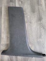 Plastový kryt  sloupku levý Audi A4 B6 8E0867239