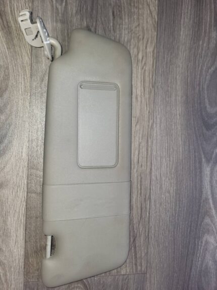 Sluneční clona pravá Audi A4 B6 8E0857552A J45