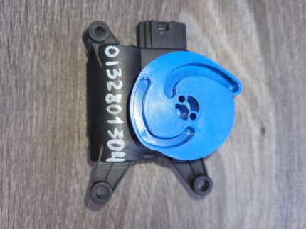 Motorek klapky topení klimatizace Audi A4 B6, B7 8E 8E1820511E 0132801304