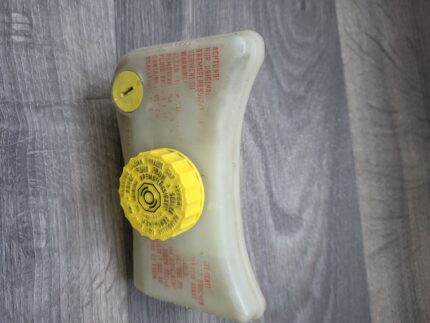 Nádobka brzdové kapaliny Audi A4 8E0611301E