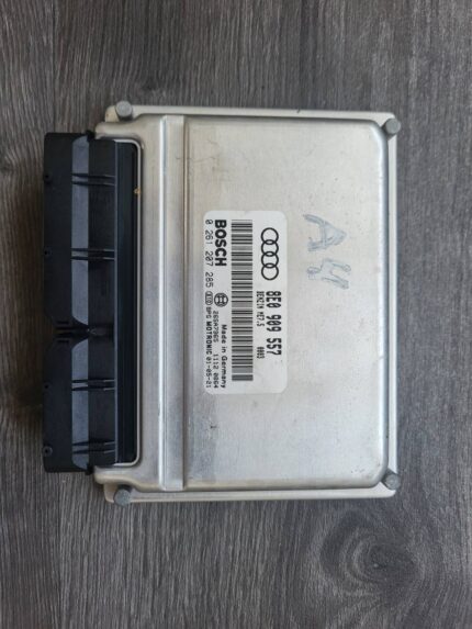 Řídící jednotka motoru AUDI A4 8E0909557