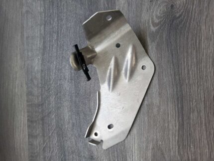 Držák vzduchového potrubí přístrojové desky Audi A4 8E1819079