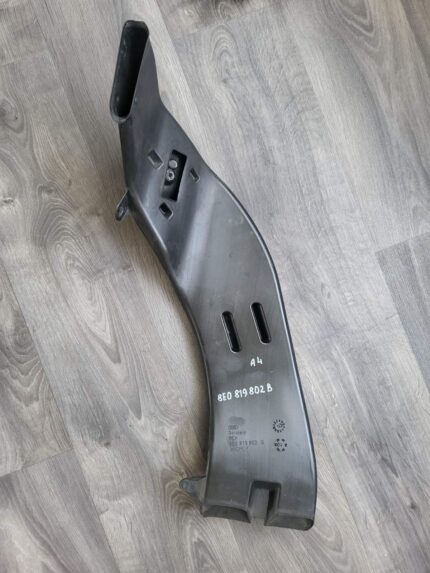 Vzduchová trubka pravá pro vyhřívání interiéru Audi A4 8E0819802B