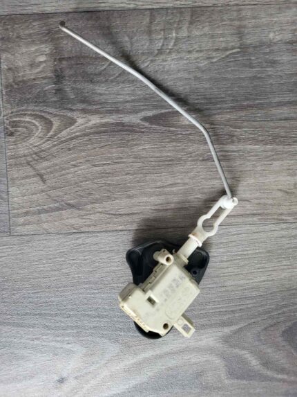 Motorový pohon pro otevírání/zavírání zámku zavazadlového prostoru Audi A4 8E5962115