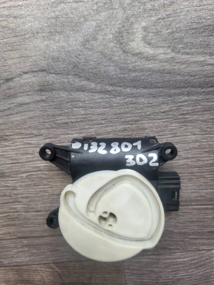 Motorek klapky topení klimatizace Audi A4 B6b 0132801302 8E1820511C