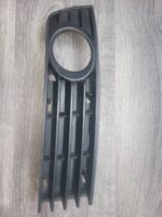 Mřížka předního nárazníku pravá AUDI A4 B6 2000-2004 8E0807682A