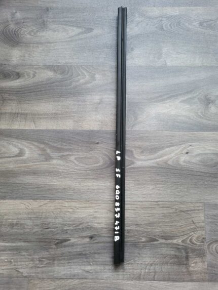 Lišta předních dveří L černá Škoda Fabia 6Y0837471B