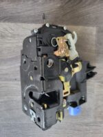 Zámek dveří zadní levý Škoda Fabia - Obrázek 4