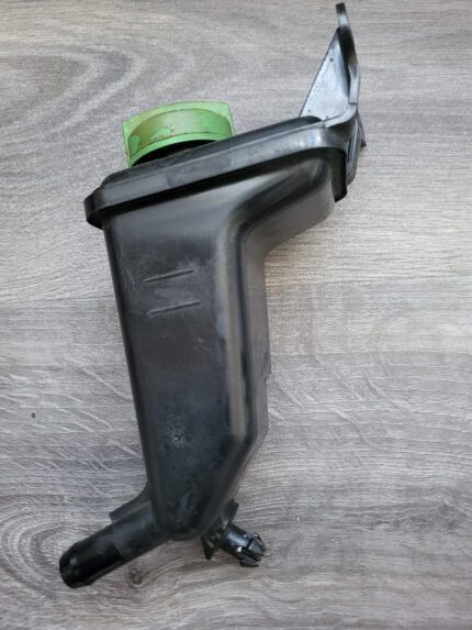 Vyrovnávací nádrž Audi A4 B6 8E0422373