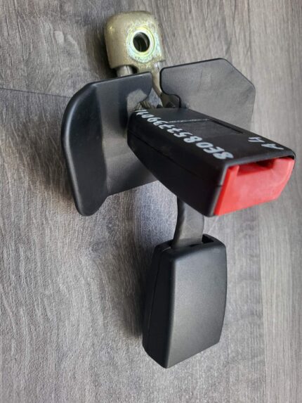 Zámek bezpečnostního pásu zadní Audi A4 B6 8E0857739