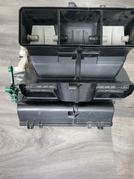 Korpus topení Audi A4 B6 8E1820005B