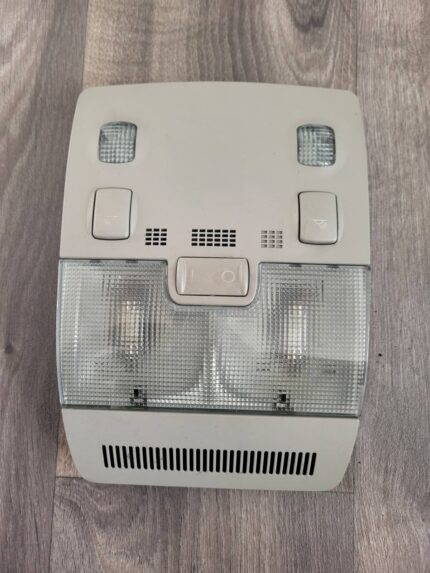 Stropní vnitřní světlo Audi A4  8E0947135D EC3