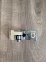 Horní závěs zadních pravých dveří Škoda Fabia 6Y0833402B - Obrázek 3