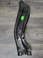 Upevnění předního pravého světlometu Audi A4 B6 sedan 8E1857320A