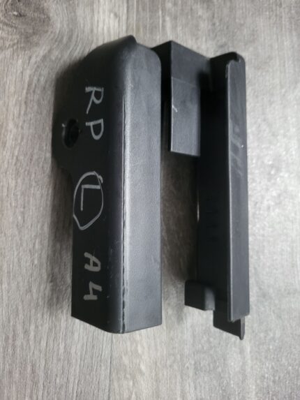 Kryt přední levé části sedadla Audi A4 8E0881348B