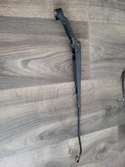 Držák stěrače přední levý CHEVROLET NUBIRA /LACETTI 96476708