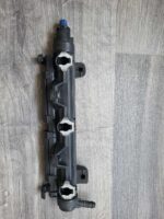 Vstřikovací lišta Škoda Fabia 03E133320