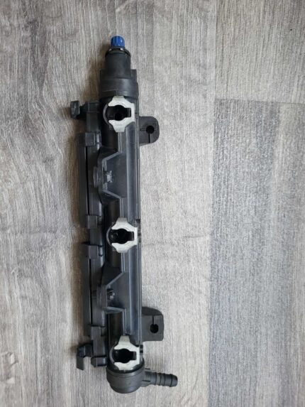 Vstřikovací lišta Škoda Fabia 03E133320