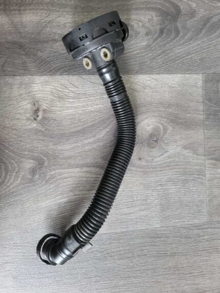 Ventil odvětrávání klikové skříně  Škoda Fabia 03E103765B