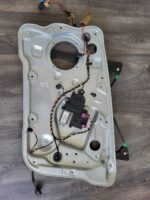 Stahovací mechanismus okna mechanický přední pravý Škoda Fabia  6Y0837756B