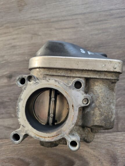 Hrdlo škrticí klapky Škoda Fabia 036133062N