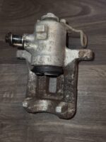 BRZDOVÝ TŘMEN ZADNÍ PRAVÝ Audi A4 8E0615424G - Obrázek 2