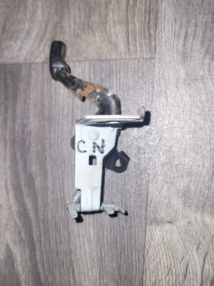 Rukojeť pro otevírání zámku (klapky) palivové nádrže CHEVROLET NUBIRA /LACETTI kombi 96310389