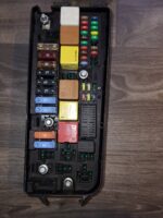 Skříňka pojistky Opel Vectra 13187508