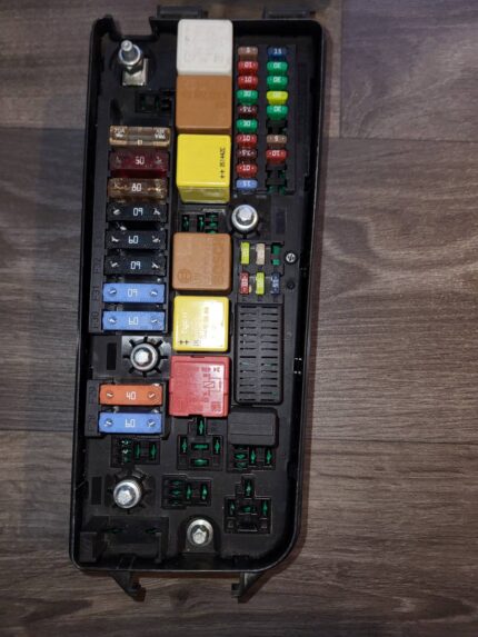 Skříňka pojistky Opel Vectra 13187508