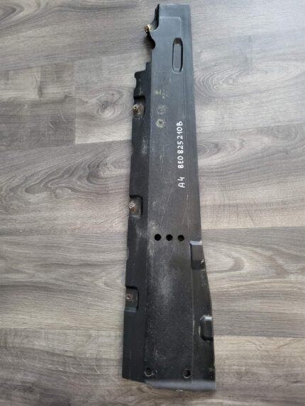 Ochrana dna pravá Audi A4 B6 8E0825210B