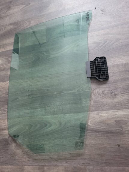 Sklo zadních pravých dveří Audi A4 B6 sedan