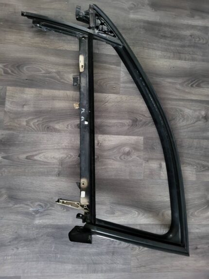 Vodicí lišta pro přední levé okno dveří Audi A4 B6 8E5839439AG sedan