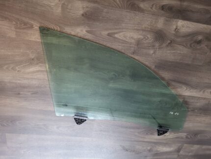 Sklo přední pravé Audi A4 B6 sedan