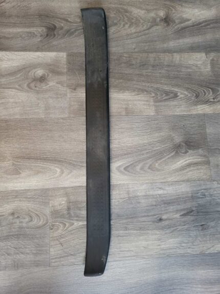 Práh levá přední Audi A4 8E0853373