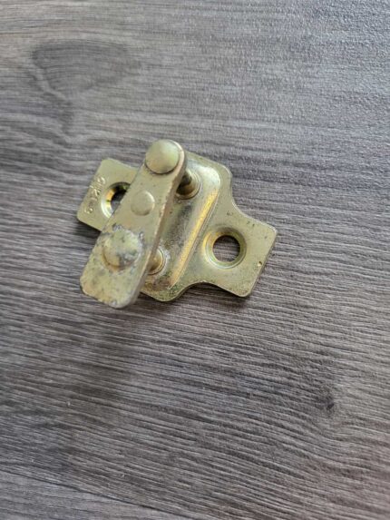 Zámková spona (protikus) dveřního zámku CHEVROLET NUBIRA /LACETTI 96301668