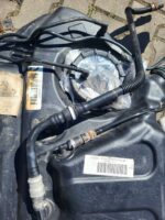 Palivová nádrž AUDI A4 B6 8E0201060CH - Obrázek 2