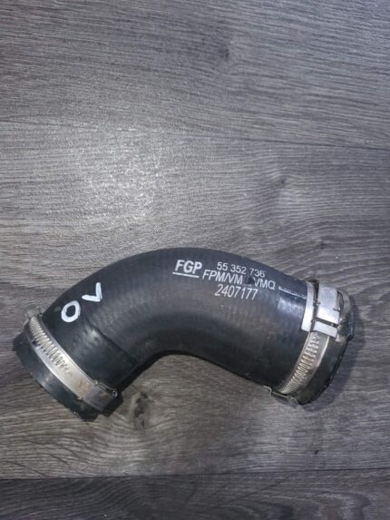 Hadička plnicího vzduchu Opel Vectra C 02-08 55352736