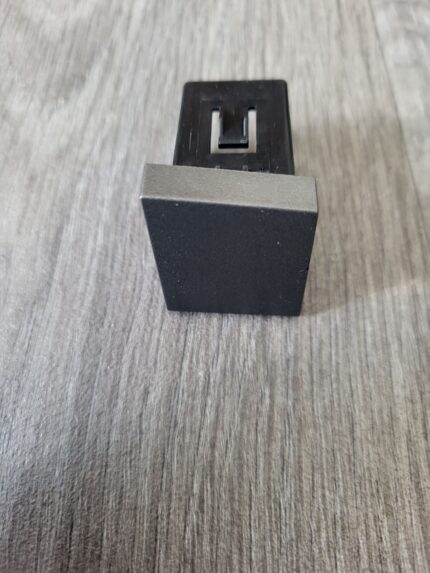 Zátka tlačítka na středovém panelu vozu Opel Vectra C 09185911